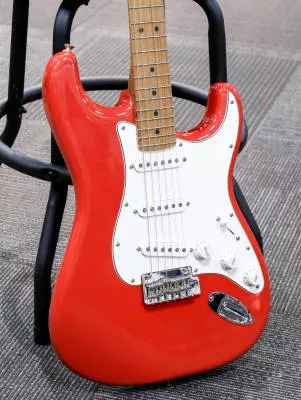 Fender - Limited Edition Player Stratocaster, Roasted Maple Fingerboard - Fiesta Red